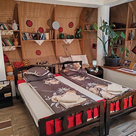 Jakabszállás 热代翁坦亚宾馆旅馆 外观 照片