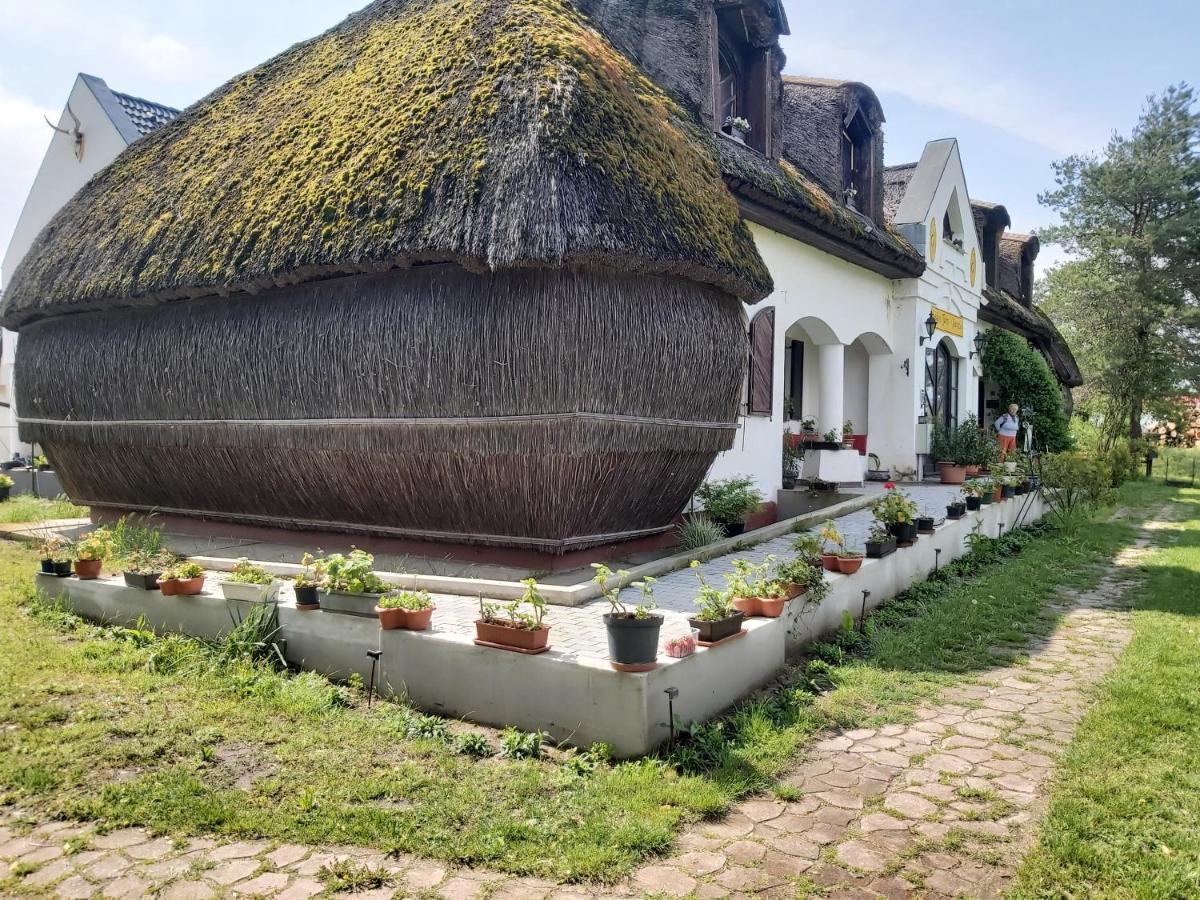 Jakabszállás 热代翁坦亚宾馆旅馆 外观 照片
