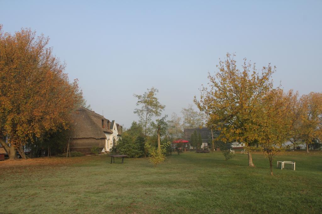 Jakabszállás 热代翁坦亚宾馆旅馆 外观 照片