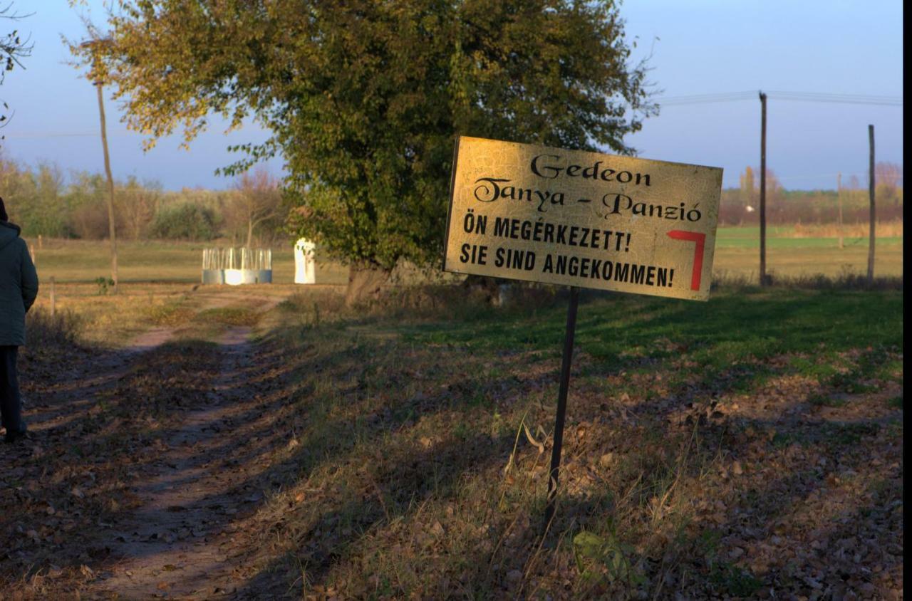 Jakabszállás 热代翁坦亚宾馆旅馆 外观 照片